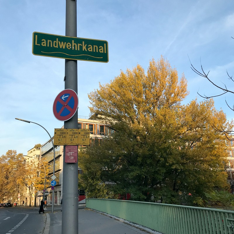 ss_Flussschild_Corneliusbrücke